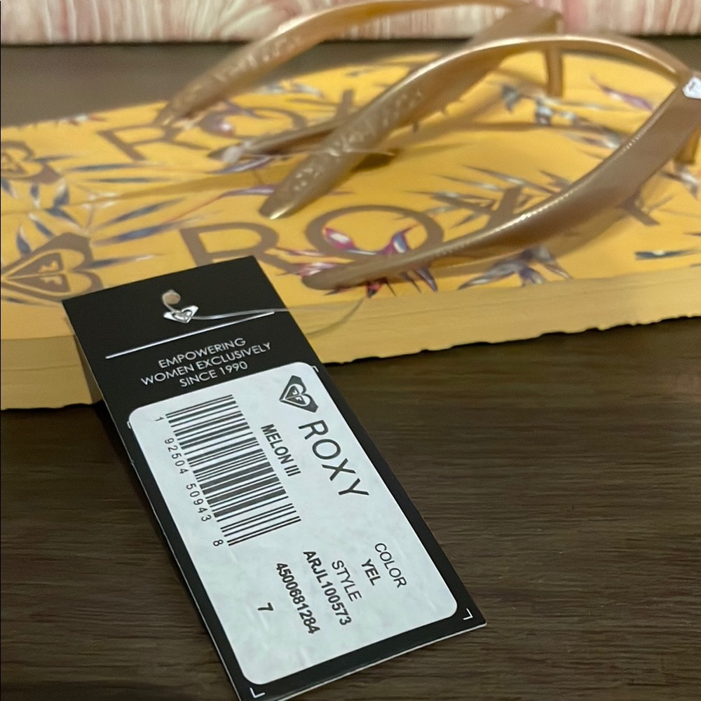 New Woman’s Roxy Flip Flops - Picture 5 of 7